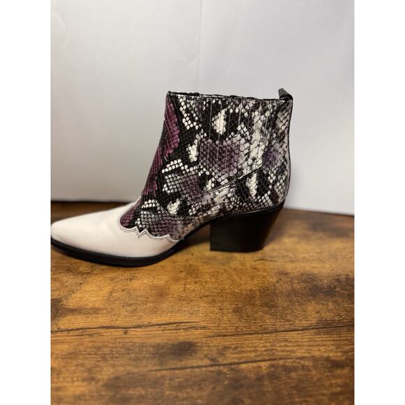 Sam Edelman Winona Bootie In Berry/White Snake Print Women’s Size 7.5 - Picture 3 of 12